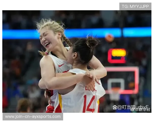 女篮队员绝杀后更衣室的泪光让人动容 女篮队员绝杀后更衣室的泪光让人动容