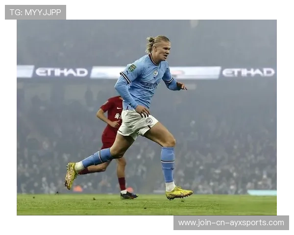 哈兰德顶住防守后顺势抽球 哈兰德顶住防守后顺势抽球