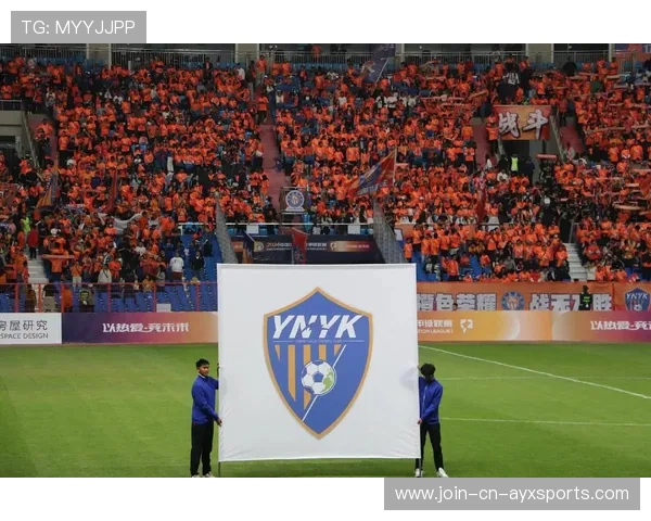 云南玉昆中场的穿插配合稳住了整条进攻线