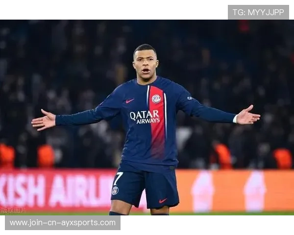 姆巴佩强射打穿球门，巴黎完全占据优势