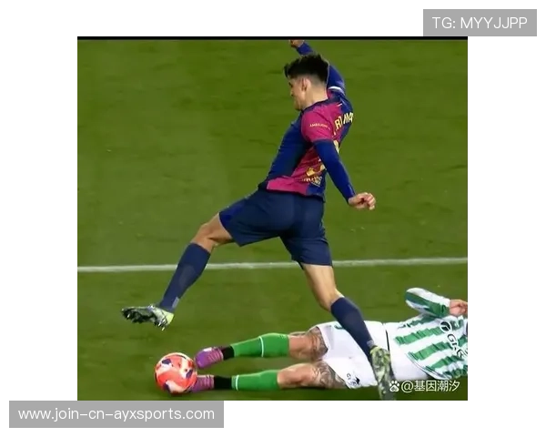 巴萨左路渗透犀利，拉菲尼亚内切抽射打破僵局