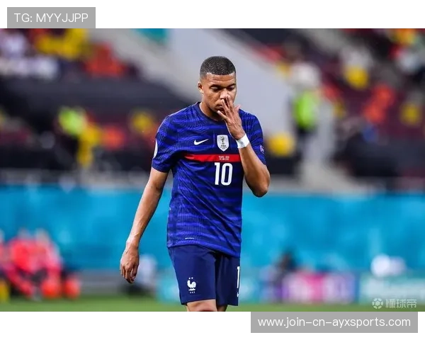 法国决赛前夜士气爆棚，姆巴佩罚中关键任意球