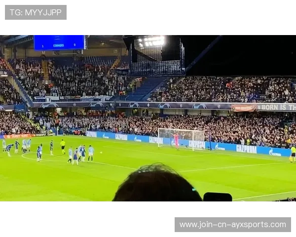 切尔西禁区混战终结，若日尼奥门前补射得手