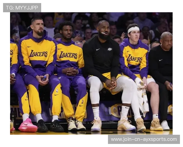 詹姆斯关键篮下补篮定乾坤,湖人庆祝胜利 詹姆斯关键篮下补篮定乾坤,湖人庆祝胜利