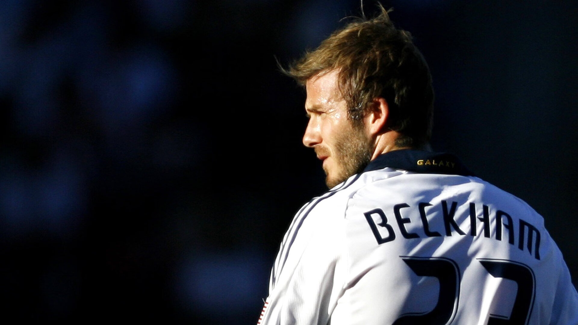 “足球场馆智能安保系统全面升级，确保比赛安全”，智能化足球场